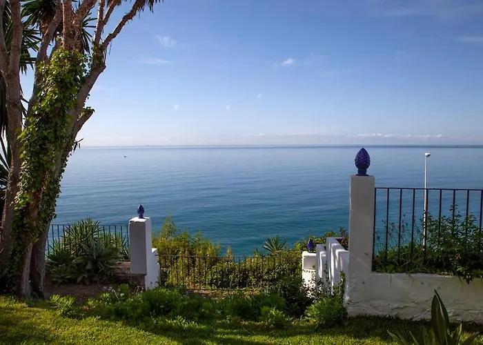 Mediterranean Villa - Sea Views & Heatable Pool