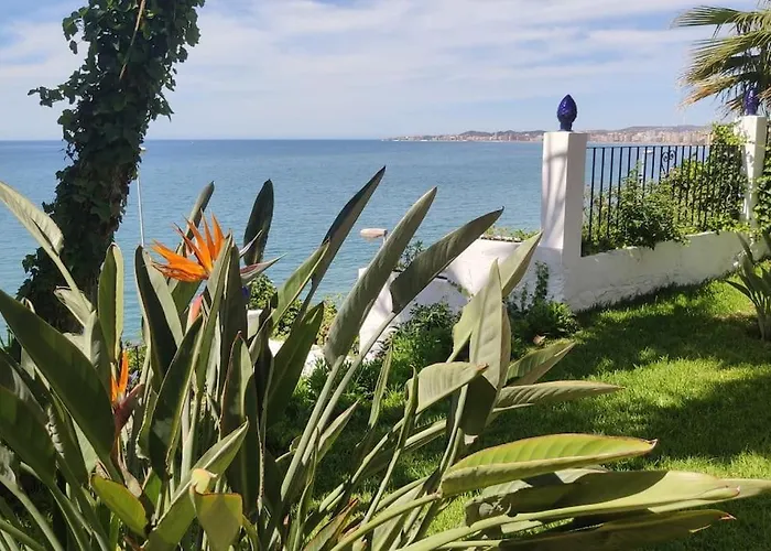 Mediterranean Villa - Sea Views & Heatable Pool